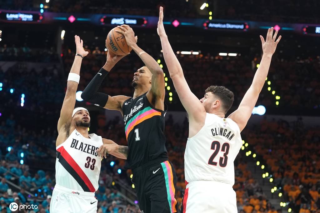 文班亚马35+5三分6中5 阿夫迪亚30+10马刺胜开拓者1-0